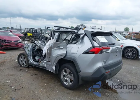 2022 Toyota Rav4 Xle z USA, uszkodzony, nr VIN 2T3W1RFV3NC207369